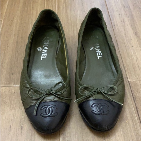 CHANEL Shoes - 💚 Chanel quilted flats in Green/Black